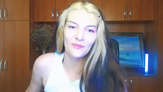 Snapshot of VanessaRey_ chatting on June 14, 6:37 am VanessaRey online show from June 14, 6:37 am