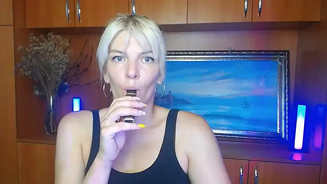 VanessaRey  online show from August 4, 7:00 am