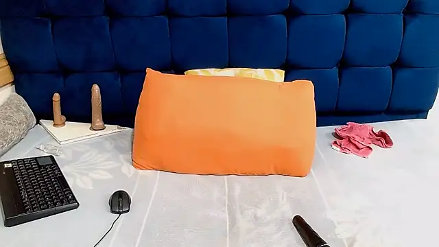 Snapshot of AriesCake chatting on May 23, 5:39 pm AriesCake online show from May 23, 5:39 pm