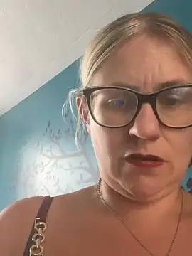 Snapshot of lady_gloria69 chatting on June 1, 11:23 am lady gloria69 online show from June 1, 11:23 am
