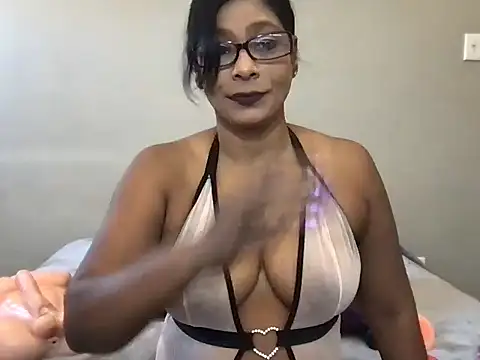 Snapshot of indianrose09 chatting on February 7, 10:08 am indianrose09 online show from February 7, 10:08 am