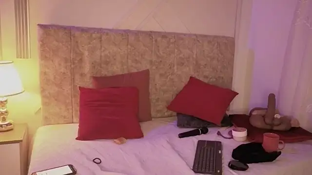 angelinarouse  online show from April 30, 3:24 am