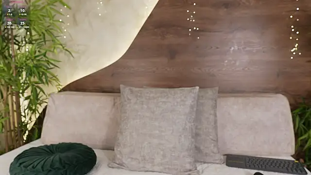 Snapshot of mia_lacy_ chatting on June 22, 10:18 pm mia lacy online show from June 22, 10:18 pm