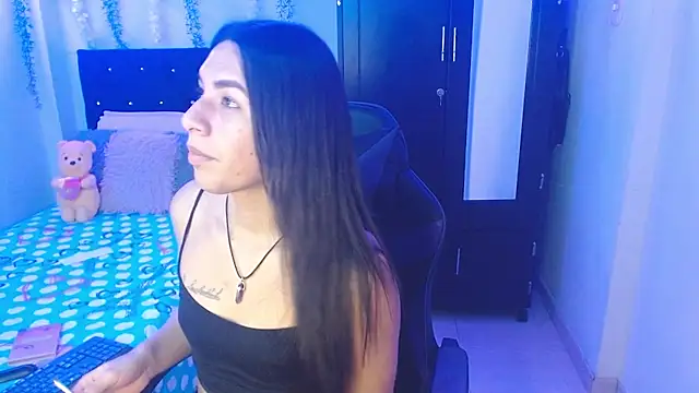 Snapshot of Lyaa_Cute chatting on February 25, 3:05 am Lyaa Cute online show from February 25, 3:05 am