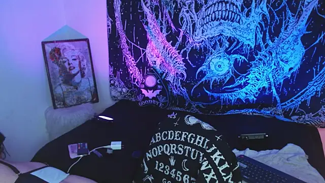 mikaskullcs online show from May 31, 8:10 pm