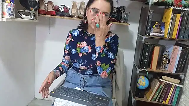 Amadamilf1980 online show from June 11, 9:57 pm