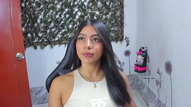 Sarahbrowm  online show from November 13, 10:30 pm