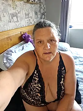 MissQueenBeex online show from October 20, 1:33 pm