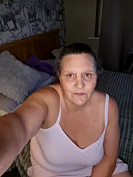 MissQueenBeex online show from November 14, 8:18 pm