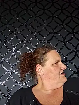 MissQueenBeex online show from May 9, 1:27 pm