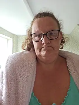 MissQueenBeex online show from June 10, 8:13 am