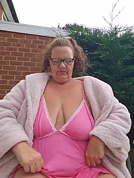 MissQueenBeex online show from June 15, 8:05 am
