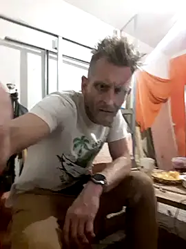 Snapshot of Tomassasdss chatting on October 12, 4:11 am Tomassasdss online show from October 12, 4:11 am