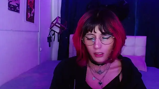 Snapshot of goth_minerva chatting on October 24, 1:51 pm goth minerva online show from October 24, 1:51 pm