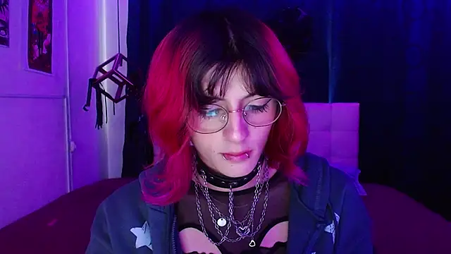 Snapshot of goth_minerva chatting on October 29, 1:24 pm goth minerva online show from October 29, 1:24 pm