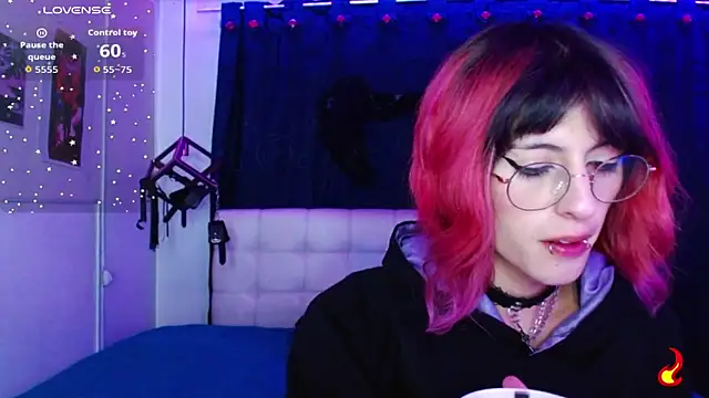 Snapshot of goth_minerva chatting on November 6, 1:23 pm goth minerva online show from November 6, 1:23 pm