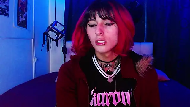 Snapshot of goth_minerva chatting on November 11, 1:22 pm goth minerva online show from November 11, 1:22 pm