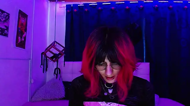 Snapshot of goth_minerva chatting on November 14, 1:21 pm goth minerva online show from November 14, 1:21 pm