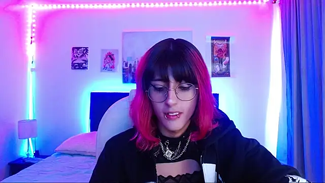 Snapshot of goth_minerva chatting on December 5, 1:31 pm goth minerva online show from December 5, 1:31 pm