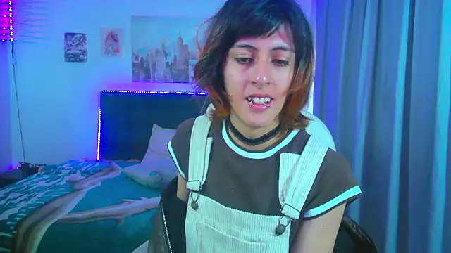 Snapshot of goth_minerva chatting on June 19, 1:37 pm goth minerva online show from June 19, 1:37 pm