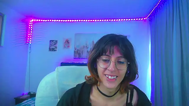 Snapshot of goth_minerva chatting on July 8, 1:37 pm goth minerva online show from July 8, 1:37 pm