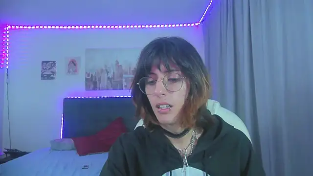 Snapshot of goth_minerva chatting on July 17, 1:29 pm goth minerva online show from July 17, 1:29 pm