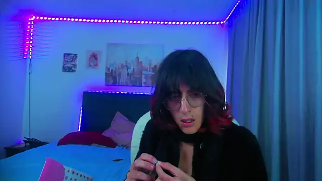 Snapshot of goth_minerva chatting on July 23, 1:31 pm goth minerva online show from July 23, 1:31 pm