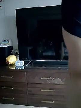 woonee827372 online show from November 8, 7:52 am