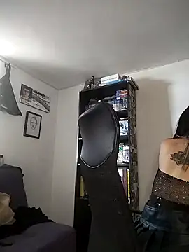 KARINNA  RAVEN online show from March 8, 8:01 pm