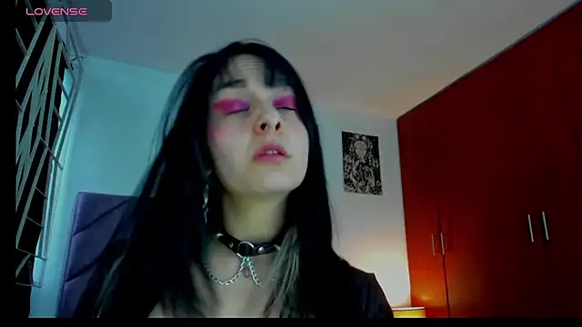 Snapshot of KARINNA__RAVEN chatting on May 23, 10:03 pm KARINNA RAVEN online show from May 23, 10:03 pm