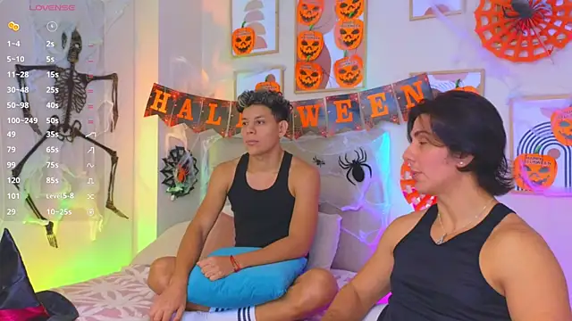 Snapshot of Almiboys chatting on October 8, 11:13 pm Almiboys online show from October 8, 11:13 pm