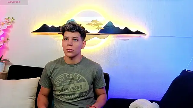 Snapshot of Almiboys chatting on November 21, 1:04 am Almiboys online show from November 21, 1:04 am