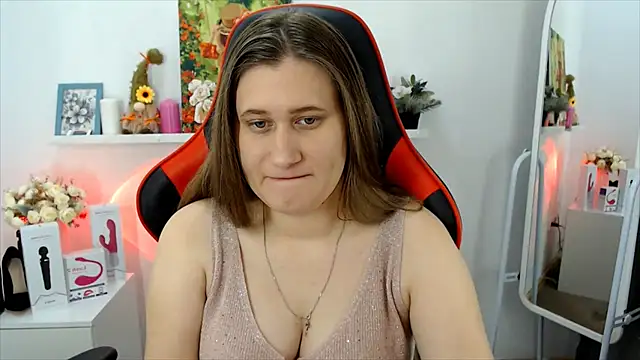 Snapshot of Lucky_Lana chatting on October 10, 2:43 am Lucky Lana online show from October 10, 2:43 am