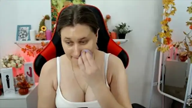 Snapshot of Lucky_Lana chatting on November 7, 2:44 am Lucky Lana online show from November 7, 2:44 am