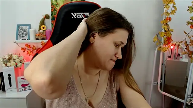 Snapshot of Lucky_Lana chatting on November 9, 2:10 am Lucky Lana online show from November 9, 2:10 am