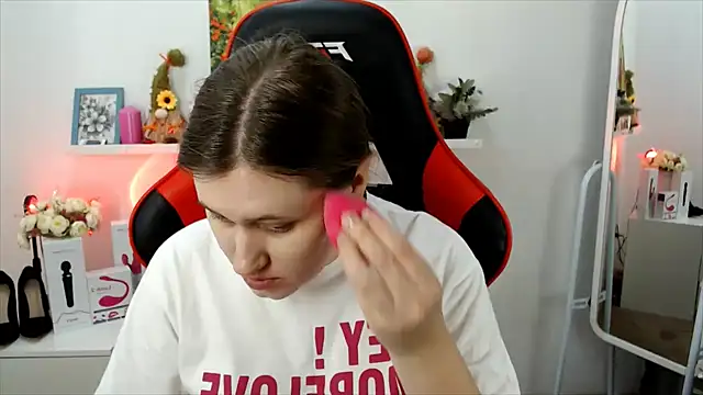 Snapshot of Lucky_Lana chatting on November 21, 2:43 am Lucky Lana online show from November 21, 2:43 am