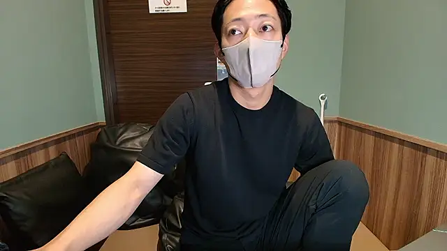 Snapshot of i_am_Hiro chatting on May 12, 5:15 am i am Hiro online show from May 12, 5:15 am