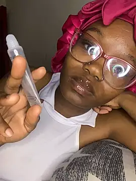 YummyMelanin117 online show from October 26, 7:31 pm