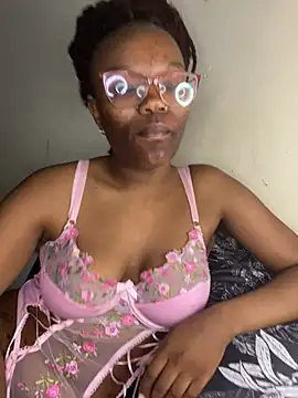 YummyMelanin117 online show from January 13, 10:59 pm