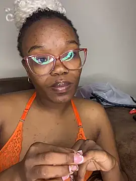 YummyMelanin117 online show from April 22, 10:44 pm
