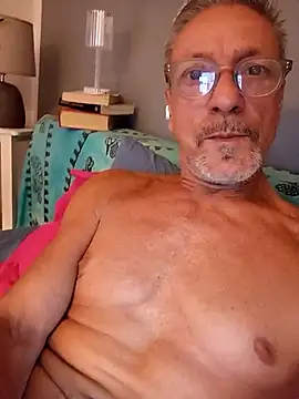 Snapshot of Deddyitalia3 chatting on June 4, 12:44 pm Deddyitalia3 online show from June 4, 12:44 pm