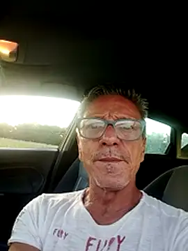 Snapshot of Deddyitalia3 chatting on June 17, 5:58 pm Deddyitalia3 online show from June 17, 5:58 pm