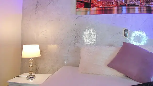 Snapshot of zaraquiinn chatting on December 20, 2:46 pm zaraquiinn online show from December 20, 2:46 pm