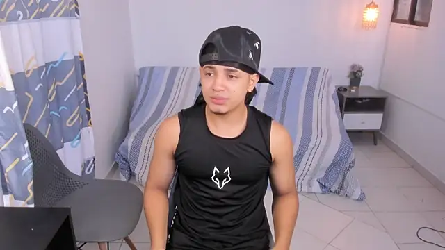 Snapshot of samxx_muscle chatting on July 6, 1:41 pm samxx muscle online show from July 6, 1:41 pm