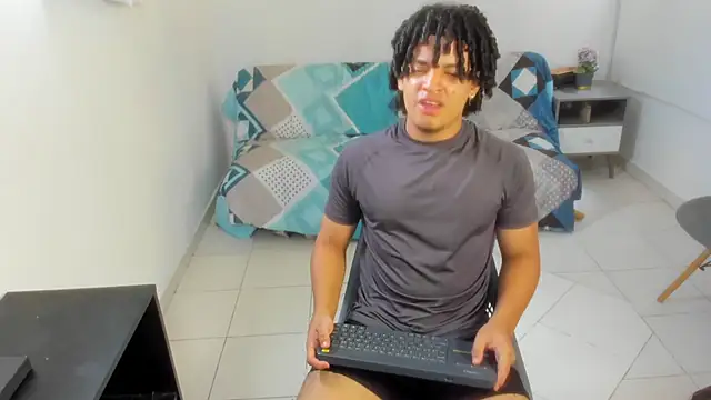 Snapshot of samxx_muscle chatting on July 21, 5:37 pm samxx muscle online show from July 21, 5:37 pm