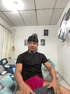 Snapshot of samxx_muscle chatting on August 6, 12:07 pm samxx muscle online show from August 6, 12:07 pm