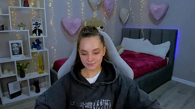 MelanieAlves online show from March 13, 6:47 pm