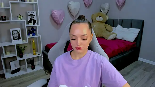 MelanieAlves online show from March 19, 6:39 am