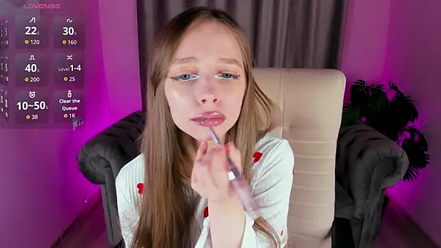 Amy Waynee online show from November 18, 6:01 pm