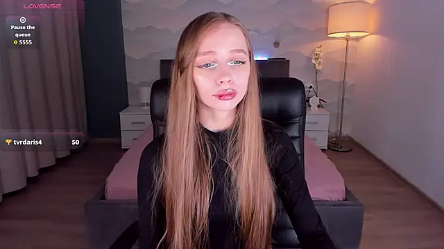 Amy Waynee online show from November 24, 4:40 pm